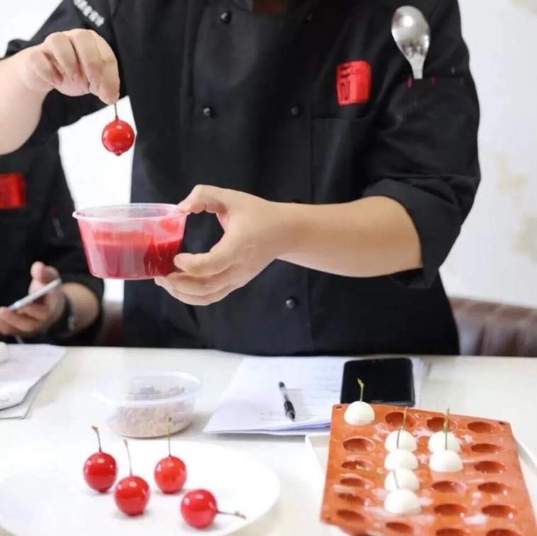 Silicone Baking Mould Round / 24 Moulds