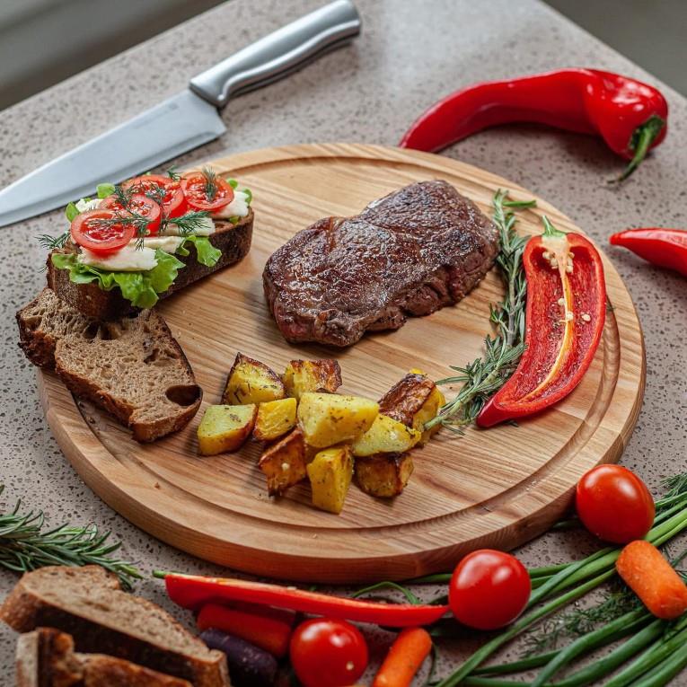 Wooden serving board / 30 cm