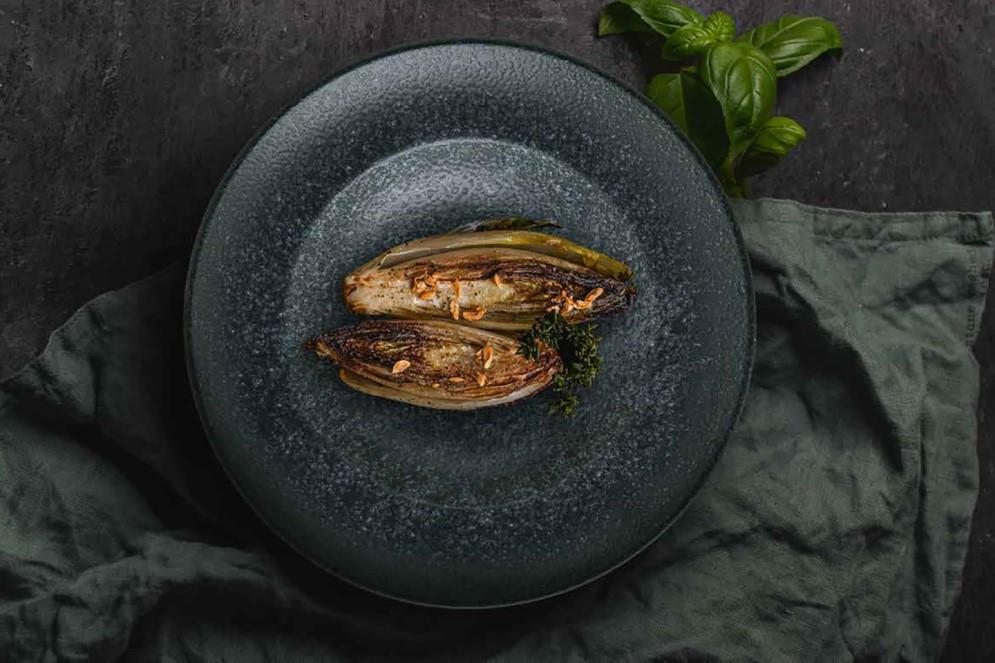 Vega deep plate bloom / 23cm / 6pcs